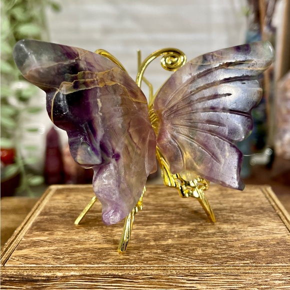 Fluorite Crystal Butterfly Carving - Picture 5 of 7